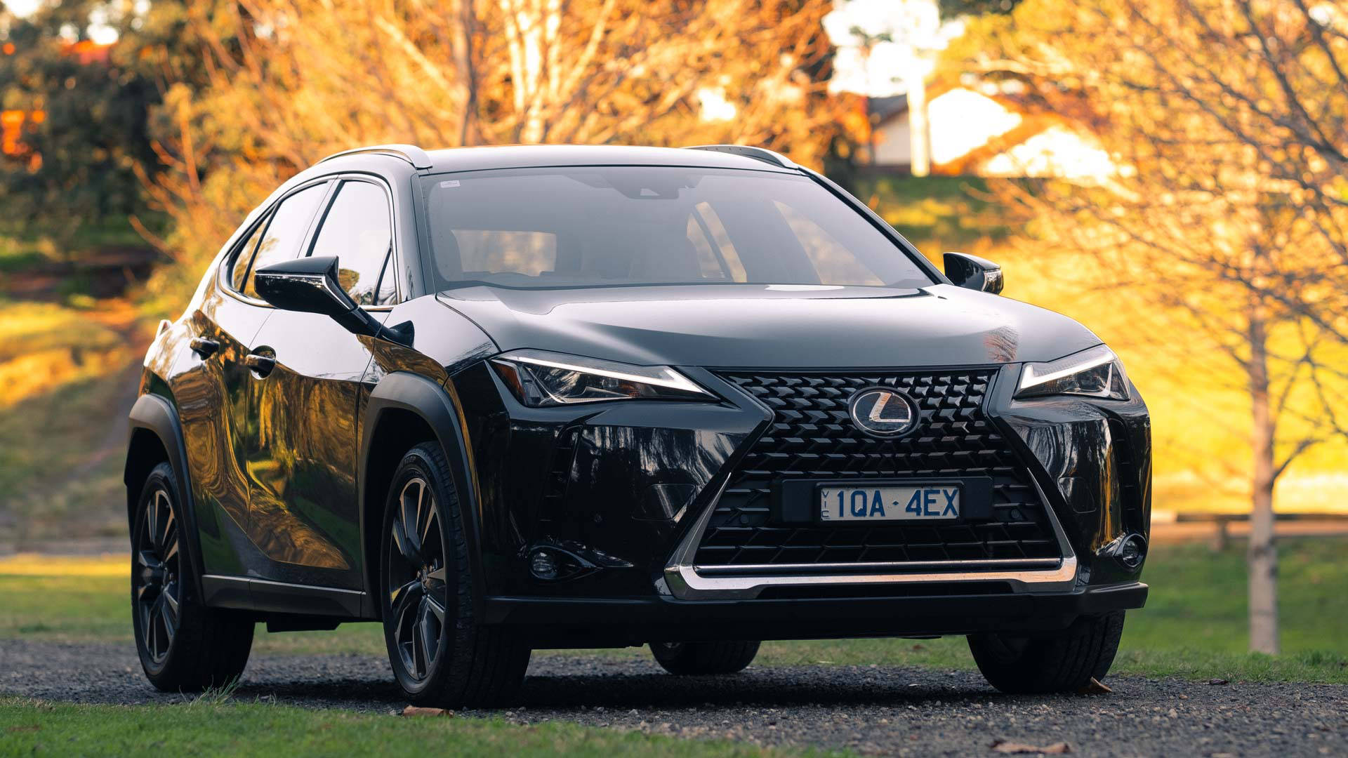 Lexus UX 200 Luxury 2020 review | Chasing Cars