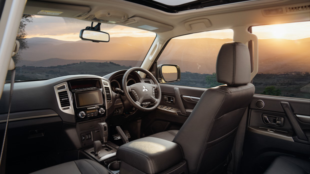 Mitsubishi Pajero Final Edition 2021 interior