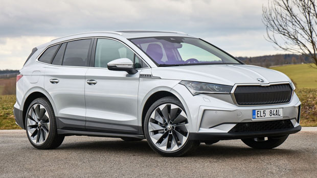 Skoda Enyaq 2022 silver entrance pause