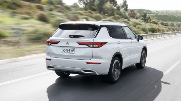 Mitsubishi Outlander 2022 review - Chasing Cars