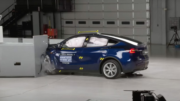 Tesla Model Y 2022 Iihs Awards Electric Suv Highest Rating Chasing Cars