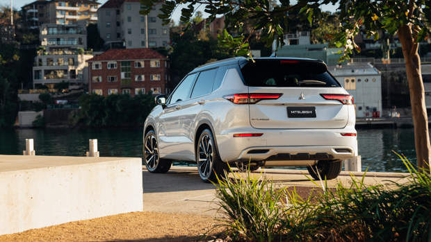 Mitsubishi Outlander Exceed Tourer 2022 review - Chasing Cars