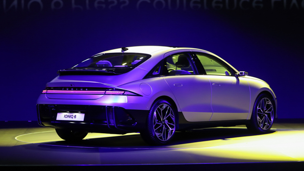 Hyundai Ioniq 6 2023: aerodynamic electric sedan achieved 37,000 South ...