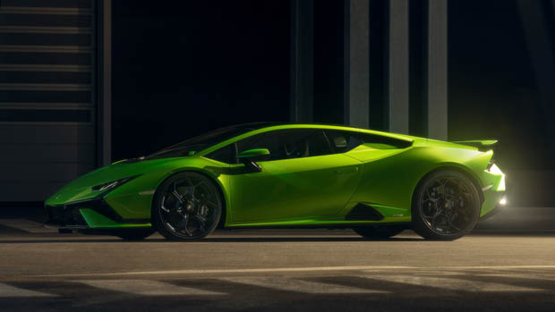 Lamborghini Huracan Tecnica 2022 facet shot