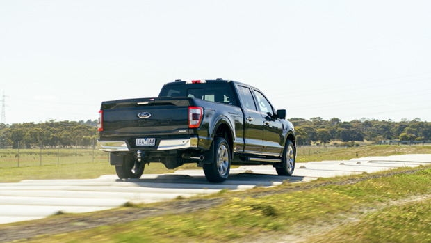 Ford F-150 2022 Australian attempting out rear