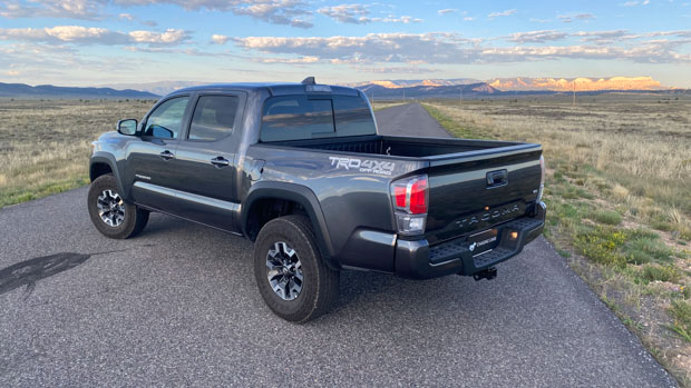 Toyota Tacoma TRD V6 2023 Review - Chasing Cars