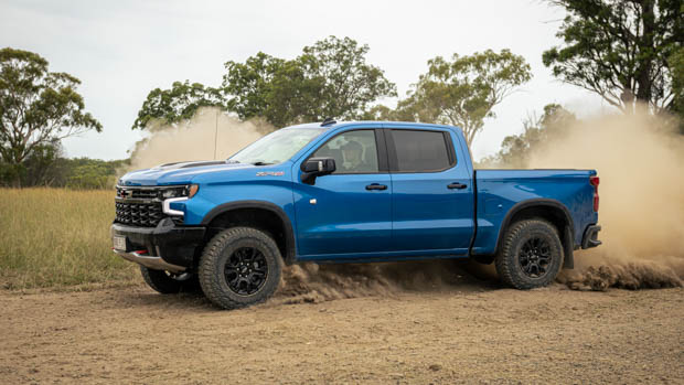 2023 Chevrolet Silverado grime utilizing