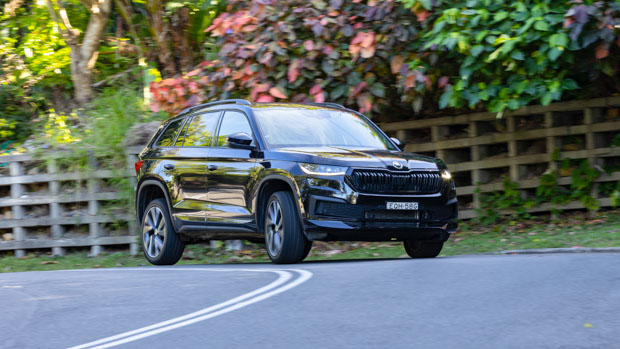 Skoda Kodiaq Sportline 2023 utilizing entrance 3/4 2