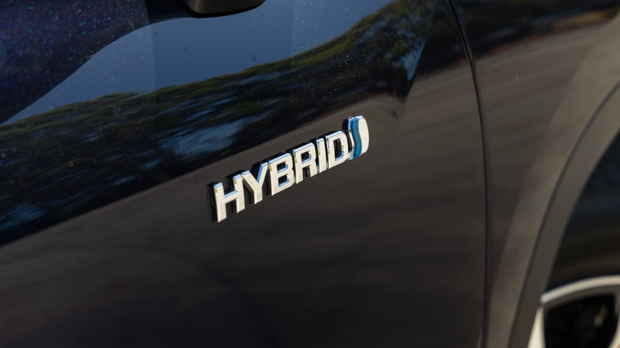 Toyota Kluger GXL Hybrid 2023 badge