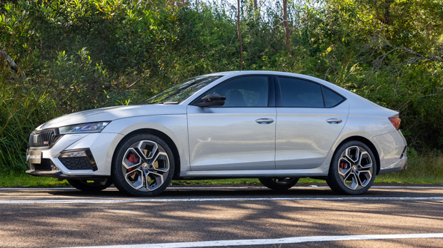 Skoda Octavia RS sedan 2023 review - Chasing Cars