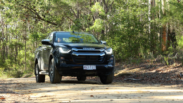 Isuzu D-Max LS-U+ 2023 utilizing front