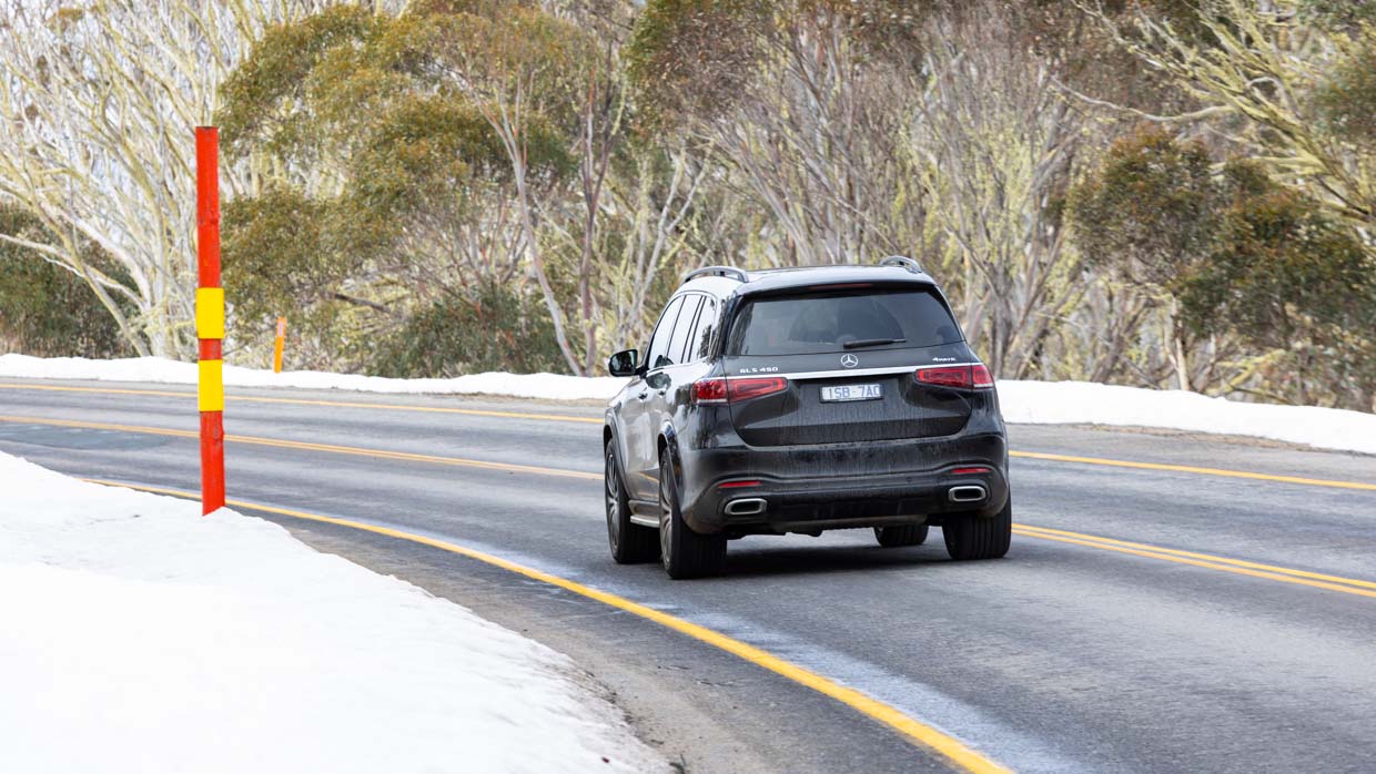 Mercedes-Benz GLS 450 2023 driving rear