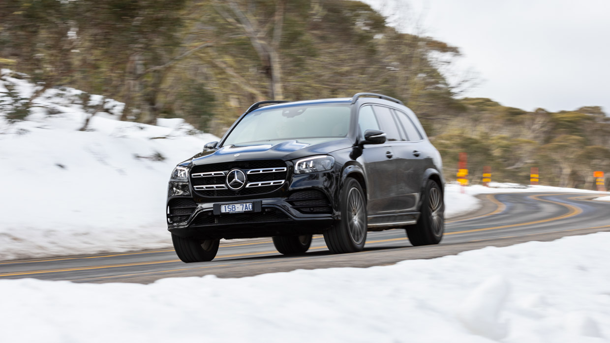 Mercedes-Benz GLS 450 2023 driving front