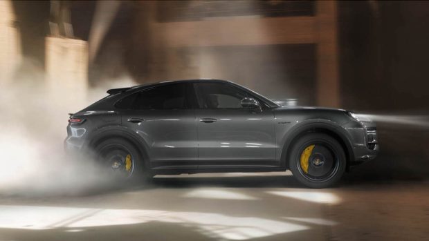 2024 Porsche Cayenne Turbo E-Hybrid riding shot aspect