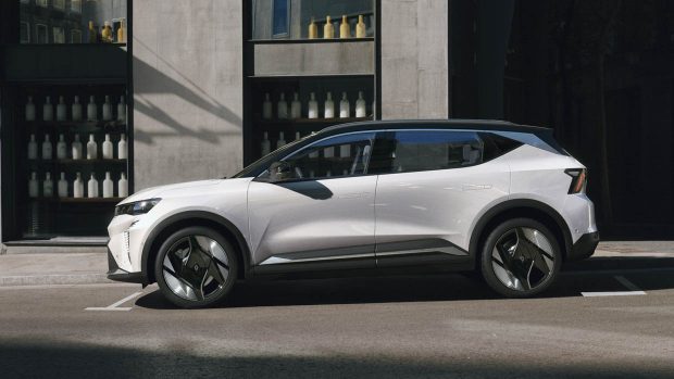 2024 Renault Scenic E-Tech facet profile shot