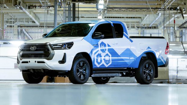 Toyota HIlux hydrogen 2023 entrance 3/4