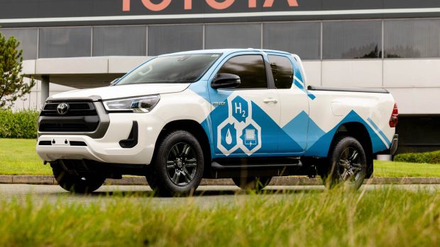 Toyota HIlux hydrogen 2023 entrance 3/4 2