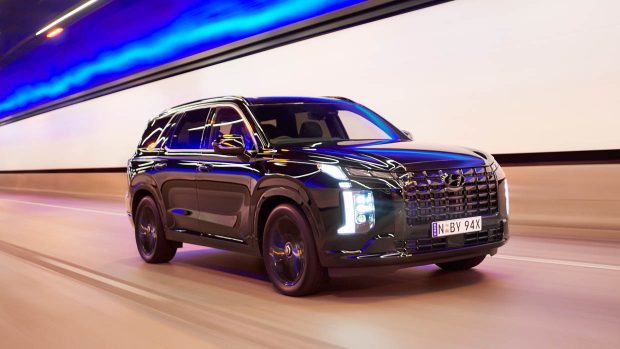 2024 Hyundai Palisade Calligraphy Shadowy Ink riding on motorway tunnel