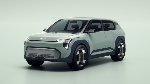 Kia EV3 Opinion 2024 entrance 3/4