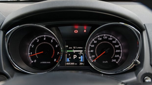 Mitsubishi ASX ES 2023 dials 1