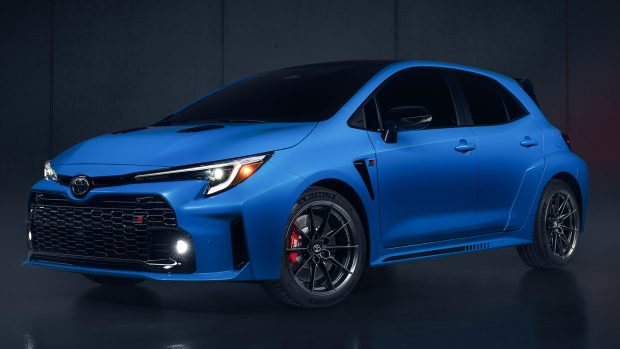 Toyota GR Corolla 2023 eclectic blue front 3/4