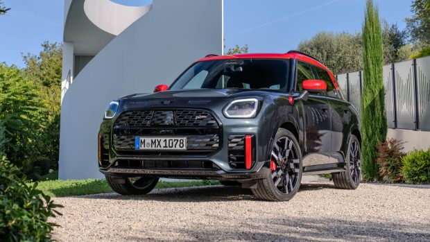 2024 Mini Countryman JCW front 3/4 static