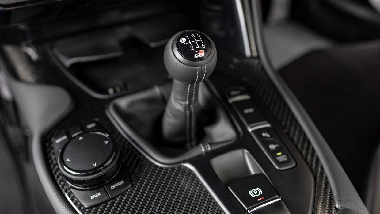 Can electric cars have manual transmissions?