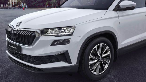 2024 Skoda Karoq entrance perspective shot static