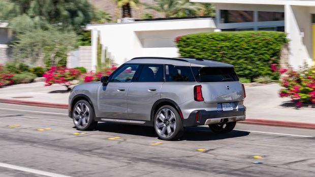 2024 Mini Countryman aspect perspective driving on avenue