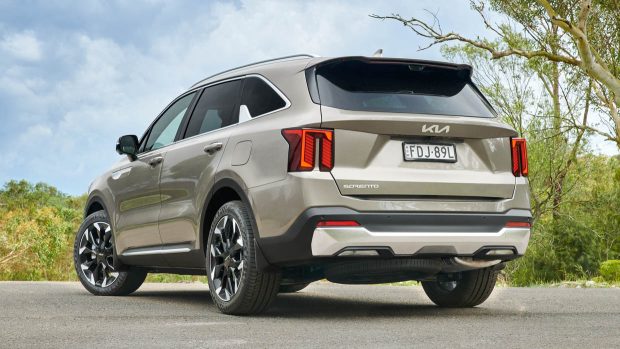 2024 Kia Sorento PE facelift rear 3/4 static finish