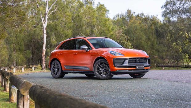 Porsche Macan T 2024 entrance 3/4 2