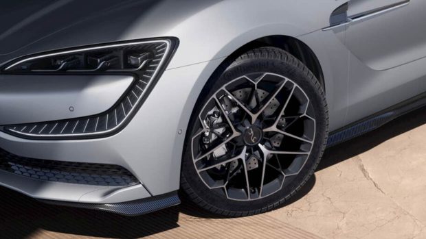 2024 BYD Yangwang U7 alloy wheel detailing