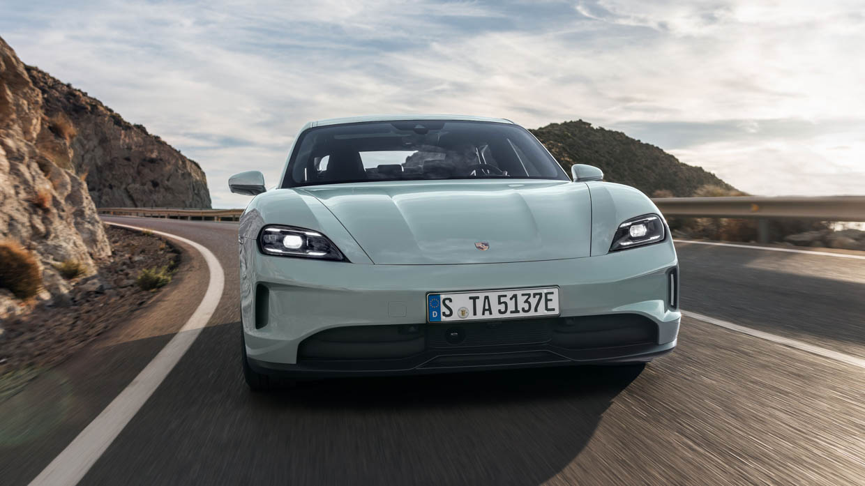 Porsche Taycan 2024: facelift incoming with faster charging and more power 