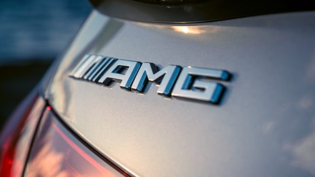 Mercedes-AMG C63 S E-Performance 2024 badge 3