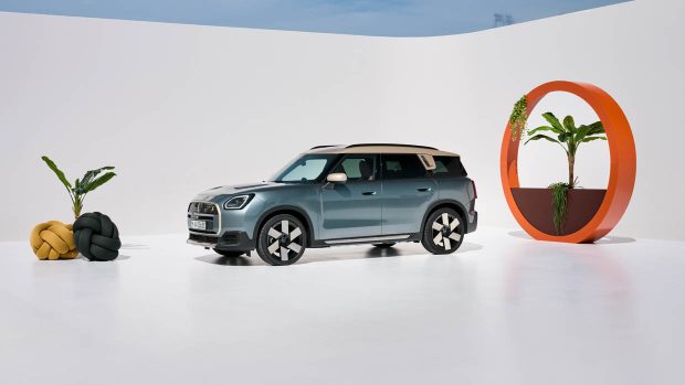 2024 Mini Countryman S aspect perspective broad shot with white background