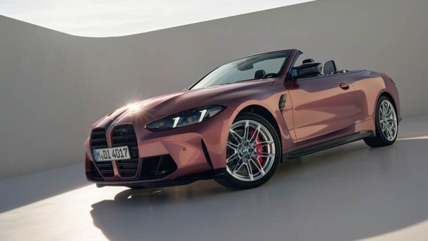 2024 BMW M4 Opponents xDrive convertible entrance 3/4 static studio 2