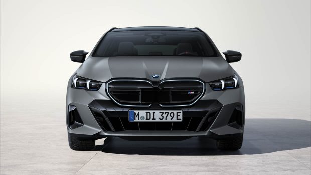 2024 BMW i5 Touring M60 xDrive entrance angle static