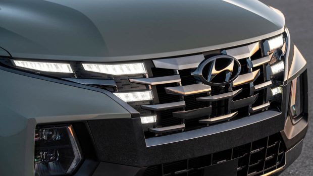 2022 Hyundai Santa Cruz grille detailing