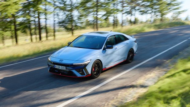 Hyundai i30 Sedan N 2024 using downhill