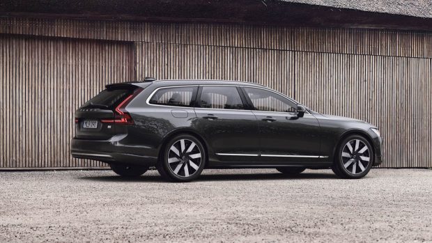 2023 Volvo V90 Property facet rear angle static shot