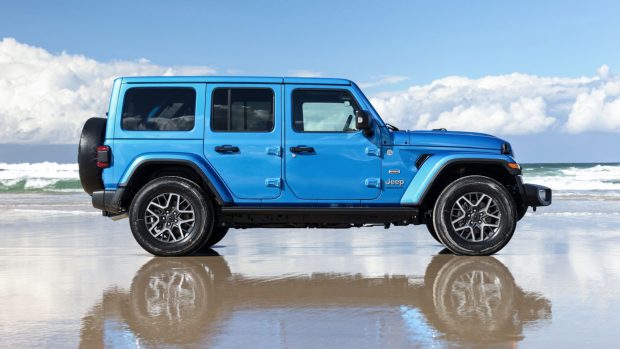 Jeep Wrangler Overland 2024 side