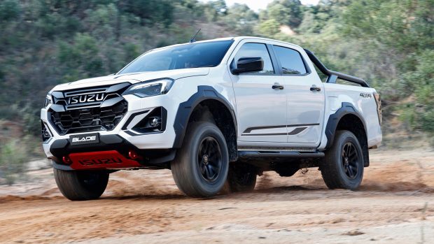 Isuzu D-Max Blade 2025 entrance filth 2