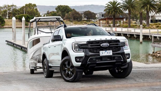 Ford Ranger PHEV Stormtrak 2025 towing 2