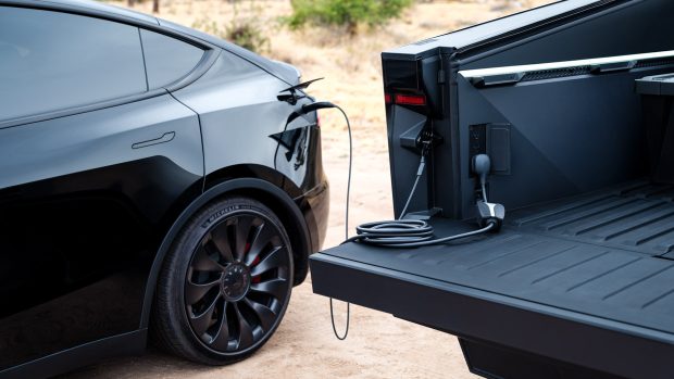 Tesla Cybertruck 2025 charging